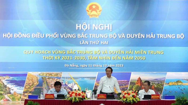 Chủ trì hội nghị. Ảnh: XUÂN QUỲNH