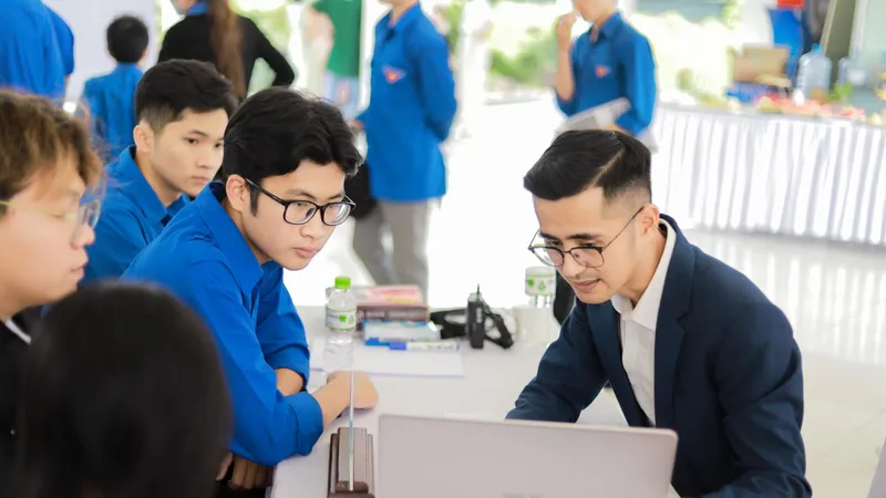 Tham vấn kỹ năng trực tiếp dành cho các thanh niên, sinh viên về việc làm