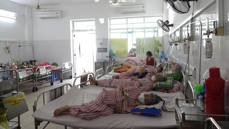 Phòng bệnh 505 của Khoa Nội hô hấp thuộc Bệnh viện Đà Nẵng. Ảnh: XUÂN QUỲNH