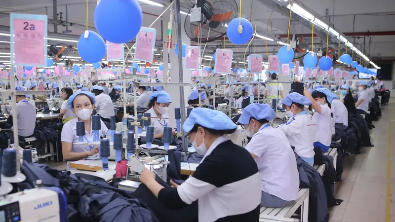 Công nhân làm việc tại Công ty CP Dệt may 29-3 (quận Thanh Khê, TP Đà Nẵng)