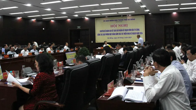 Ngày 29-2, UBND TP Đà Nẵng tổ chức Hội nghị đánh giá kết quả giải ngân kế hoạch vốn đầu tư công, công tác giải phóng mặt bằng năm 2023 và triển khai kế hoạch năm 2024. Ảnh: XUÂN QUỲNH
