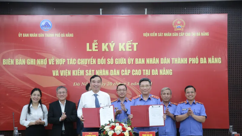 Hai bên ký kết hợp tác. Ảnh: XUÂN QUỲNH