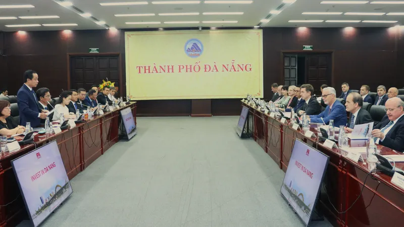 Toàn cảnh buổi làm việc. Ảnh: XUÂN QUỲNH