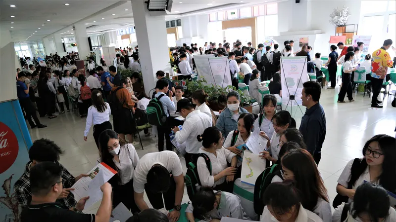 Đông đảo sinh viên tham gia ngày hội. Ảnh: XUÂN QUỲNH
