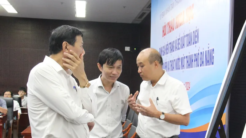 Các chuyên gia, đại biểu thảo luận tại hội thảo khoa học. Ảnh: XUÂN QUỲNH