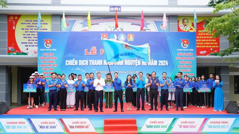 Thành đoàn Đà Nẵng vẫy cờ phát động ra quân