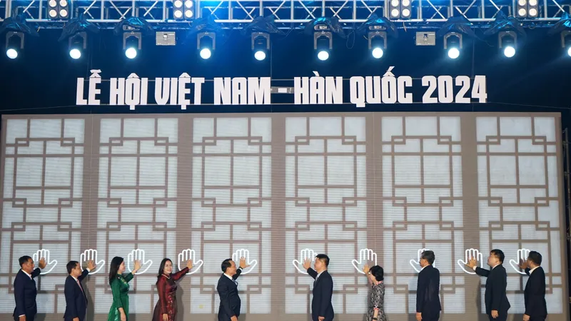 Nghi thức khai mạc lễ hội Việt Nam - Hàn Quốc 2024. Ảnh: XUÂN QUỲNH