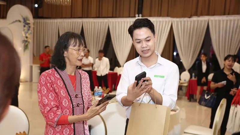 Các đối tác quốc tế tại thị trường Đông Nam Á gặp gỡ doanh nghiệp địa phương trong một chuyến xúc tiến tại Đà Nẵng. Ảnh: XUÂN QUỲNH