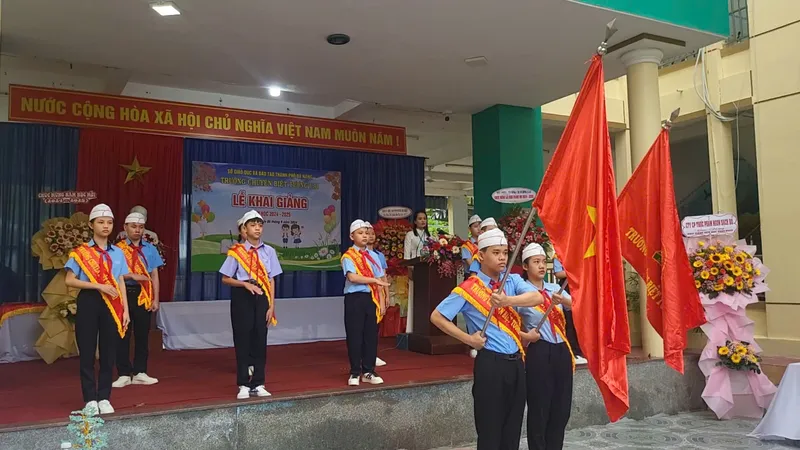 Học sinh Trường chuyên biệt Tương Lai (quận Hải Châu, TP Đà Nẵng) hát quốc ca bằng ký hiệu. Ảnh: XUÂN QUỲNH