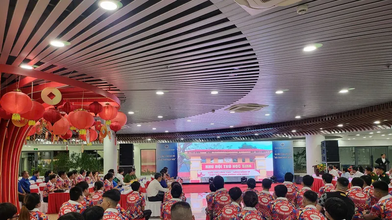 Các thanh thiếu niên tham gia ra mắt câu lạc bộ “Hải Châu ngày mới”. Ảnh: XUÂN QUỲNH