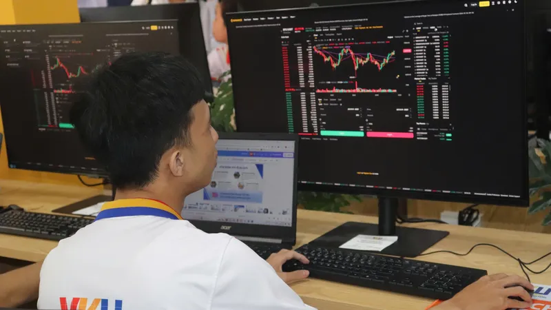 Đào tạo Fintech mới chỉ được triển khai từ năm 2019 và hiện nay chỉ một số trường đại học tại Việt Nam tuyển sinh với chỉ tiêu còn khiêm tốn. Ảnh: XUÂN QUỲNH