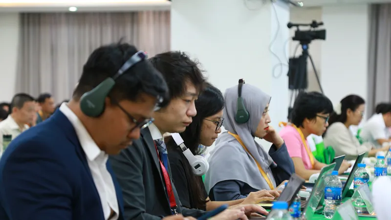 Hội thảo có 4 phiên làm việc và 1 diễn đàn, quy tụ 14 báo cáo chuyên đề là những góc nhìn sâu sắc về kinh tế của Việt Nam. Ảnh: XUÂN QUỲNH