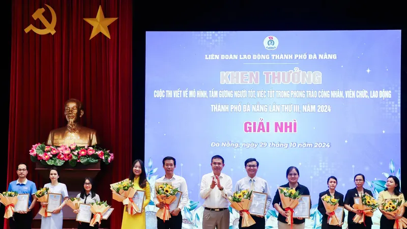 Tác phẩm “Trồng cây xanh trên mái nhà, lan tỏa phong trào xanh - sạch - đẹp” đăng trên Báo Sài Gòn Giải Phóng điện tử đạt giải Nhì