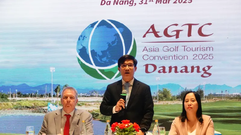 Quang cảnh buổi họp báo. Ảnh: XUÂN QUỲNH