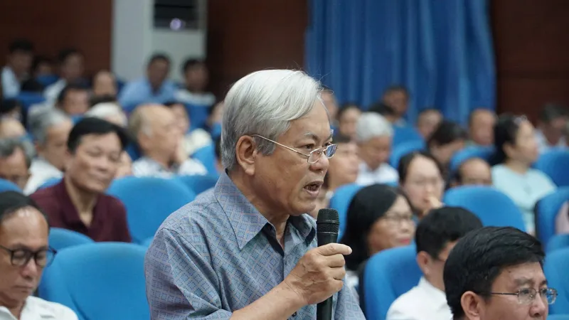 Cử tri Nguyễn Thanh Ngọc (trú phường Chính Gián, quận Thanh Khê) chia sẻ ý kiến. Ảnh: XUÂN QUỲNH