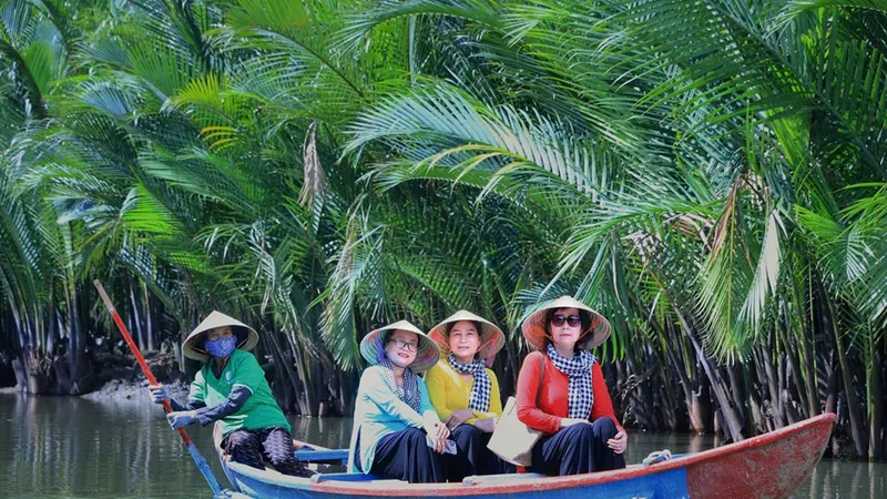 Du lịch miền Trung bùng nổ, bội thu mùa lễ hội