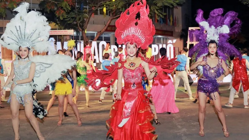 Vũ hội đường phố tại Khu phố du lịch An Thượng