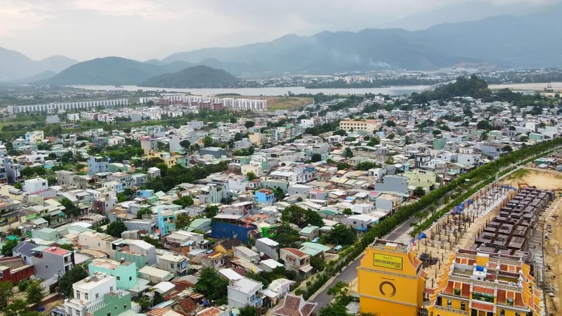 Khu du lịch sinh thái Nam Ô và các khu công nghiệp tạo nên diện mạo mới cho Liên Chiểu. Ảnh: XUÂN QUỲNH