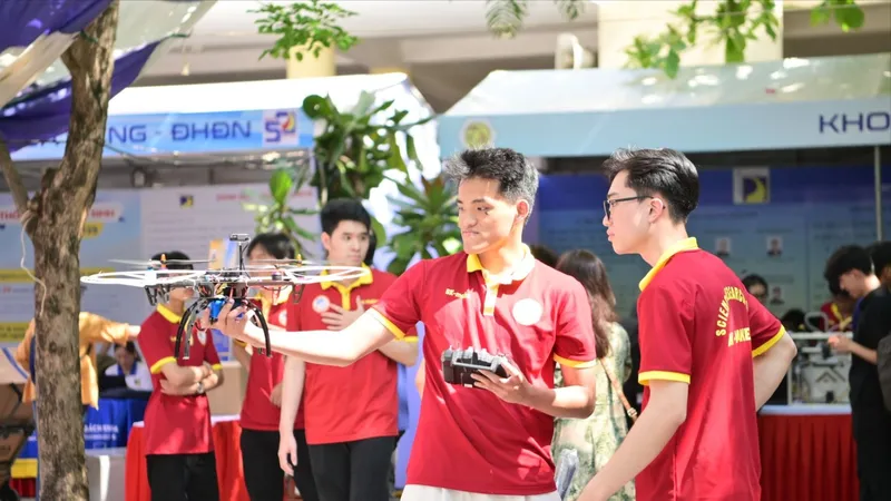 Phát triển nguồn nhân lực chất lượng cao không còn là lựa chọn, mà là nhiệm vụ sống còn trong chiến lược phát triển bền vững của Đà Nẵng. Ảnh: XUÂN QUỲNH