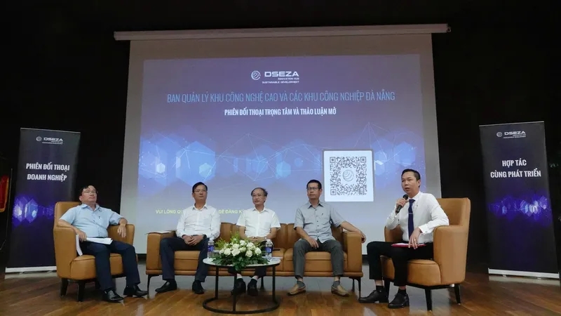 Hội nghị không chỉ là nơi tiếp nhận ý kiến, mà còn là dịp để Ban Quản lý tự đánh giá lại phương thức điều hành, cải thiện năng lực phục vụ và khơi thông nguồn lực đầu tư cho giai đoạn phát triển mới của TP Đà Nẵng. Ảnh: XUÂN QUỲNH