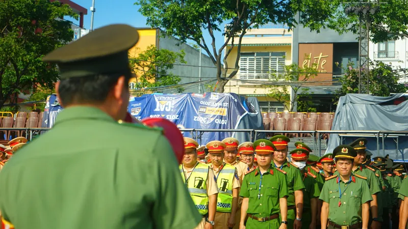 Công an TP Đà Nẵng huy động lực lượng, phương tiện tổ chức tổng diễn tập phương án bảo đảm an ninh trật tự, trật tự an toàn giao thông, phòng cháy chữa cháy và cứu nạn cứu hộ phục vụ DIFF 2025. Ảnh: XUÂN QUỲNH