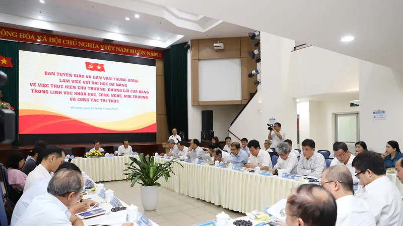Toàn cảnh buổi làm việc. Ảnh: XUÂN QUỲNH