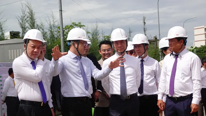 Đoàn công tác Bộ KH-CN đến khảo sát khu vực xây dựng dự án Fab-Lab. Ảnh: XUÂN QUỲNH