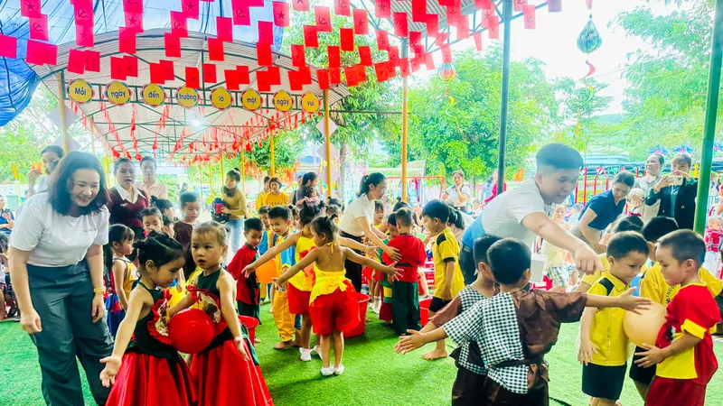 Các em nhỏ tại Trường Mẫu giáo Sơn Ca hào hứng tham gia chương trình