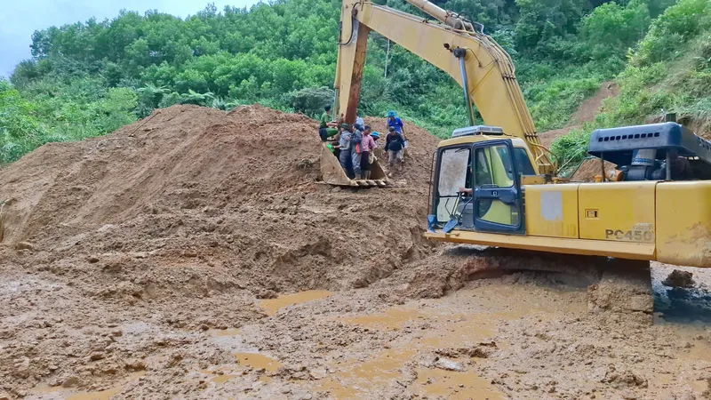 Phương tiện đặc biệt khi đến với làng Long pooc, Tak Ot (thôn Tak Lũ, xã Nam Trà My)