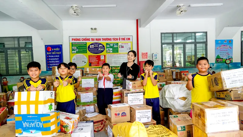 Điểm tập kết tại trường Tiểu học Lê Đình Chinh (phường Hòa Cường). Ảnh: XUÂN QUỲNH