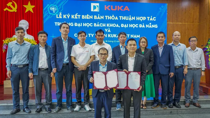 Hai bên ký kết hợp tác. Ảnh: XUÂN QUỲNH