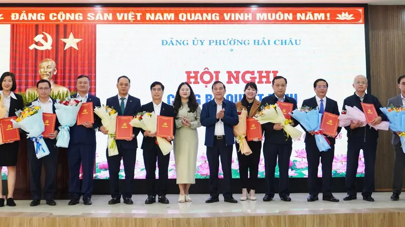 Tiếp nhận tổ chức Đảng từ Đảng ủy Chính phủ và thành phố về cơ sở