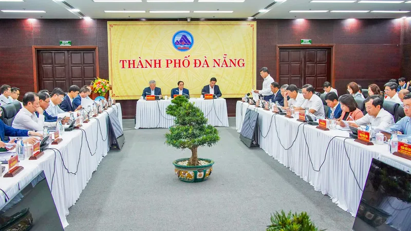 Thủ tướng Phạm Minh Chính và đoàn công tác làm việc với Ban Thường vụ Thành ủy Đà Nẵng