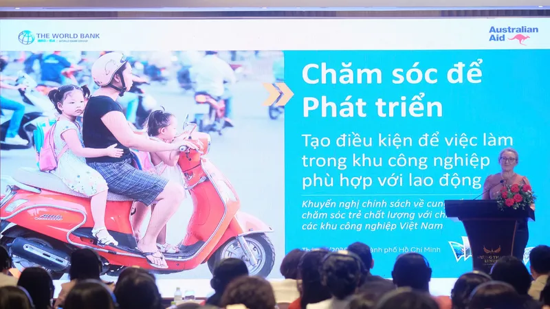 Hội thảo thu hút gần 100 cán bộ quản lý từ 9 Sở GD-ĐT tỉnh, thành phố miền Trung, cùng các chuyên gia