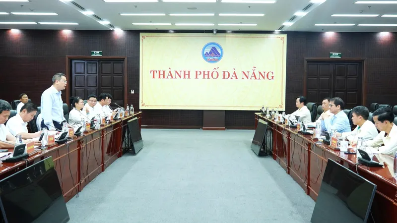 Quang cảnh buổi làm việc