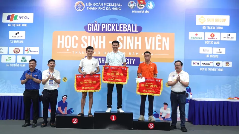 Trường Đại học Thể dục thể thao Đà Nẵng giành giải nhất toàn đoàn. Ảnh: XUÂN QUỲNH