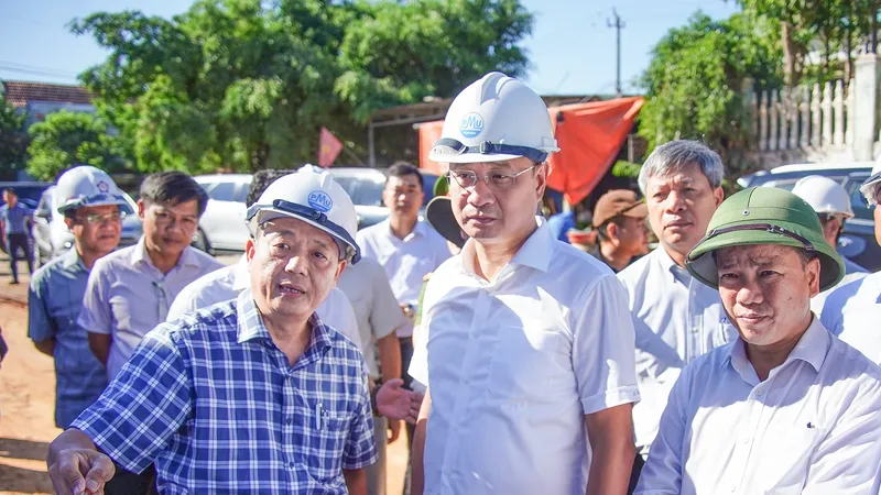 Bí thư Thành ủy Đà Nẵng Lê Ngọc Quang nghe các đơn vị báo cáo tiến độ dự án