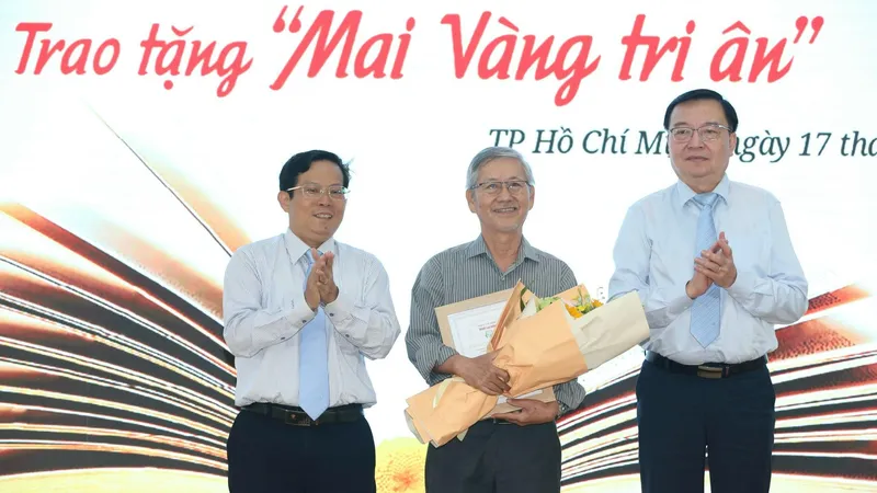 Báo Người Lao Động trao giải cuộc thi “Người Thầy kính yêu” lần 2