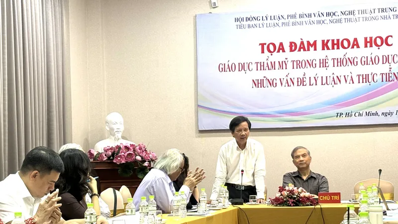 Các diễn giả, khách mời phát biểu tại tọa đàm