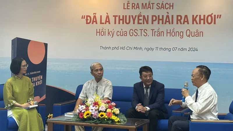 Quang cảnh buổi lễ ra mắt hồi ký