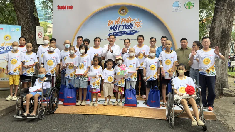 Hơn 2 tỷ đồng tiếp sức bệnh nhi ung thư