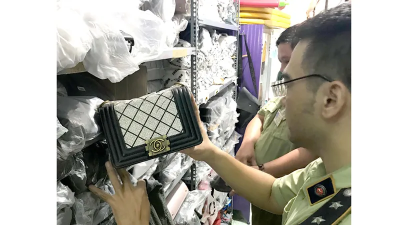 Đủ chiêu trò nhập lậu hàng hóa 