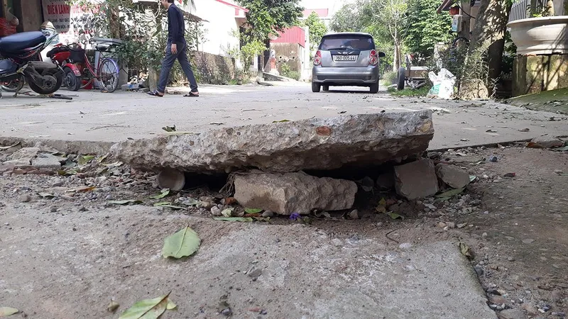 Hoang mang vì lòng đất phát nổ