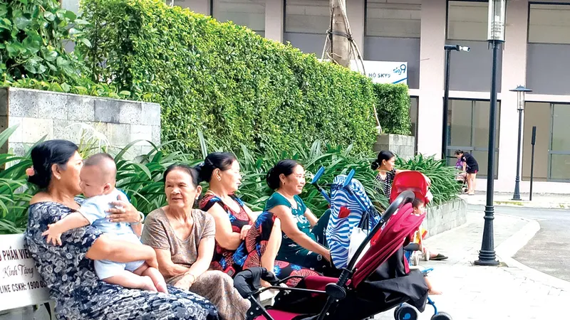 Sự can thiệp vào cách nuôi dạy trẻ của thế hệ trước cũng là nguyên nhân khiến phụ nữ sau sinh thời nay chịu nhiều áp lực