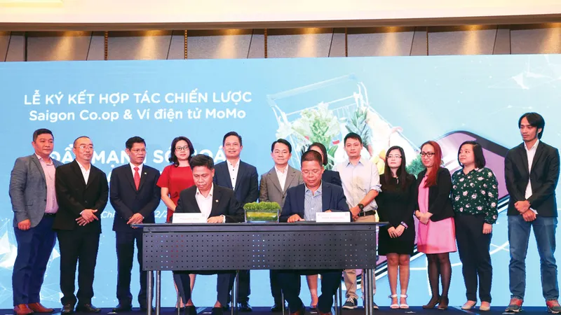 Lãnh đạo Saigon Co.op và Ví MoMo ký kết hợp tác chiến lược thúc đẩy thanh toán không dùng tiền mặt 
