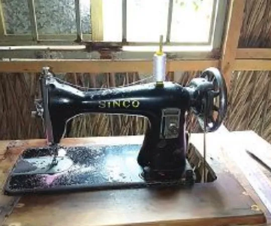 Chiếc máy may cũ
