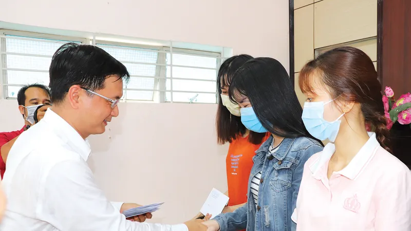  Bài 1: Những việc làm thiết thực