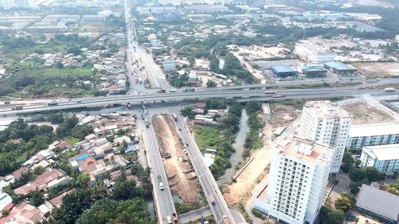 Khởi công hàng loạt dự án giao thông