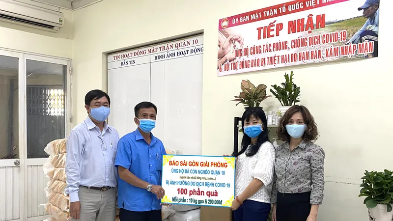Tặng 100 triệu đồng cho người lao động nghèo phòng chống dịch Covid-19