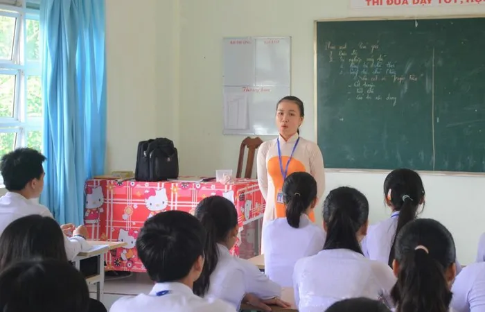 Cô Sơn Ca trong một tiết học. Ảnh: HIẾU NGHĨA